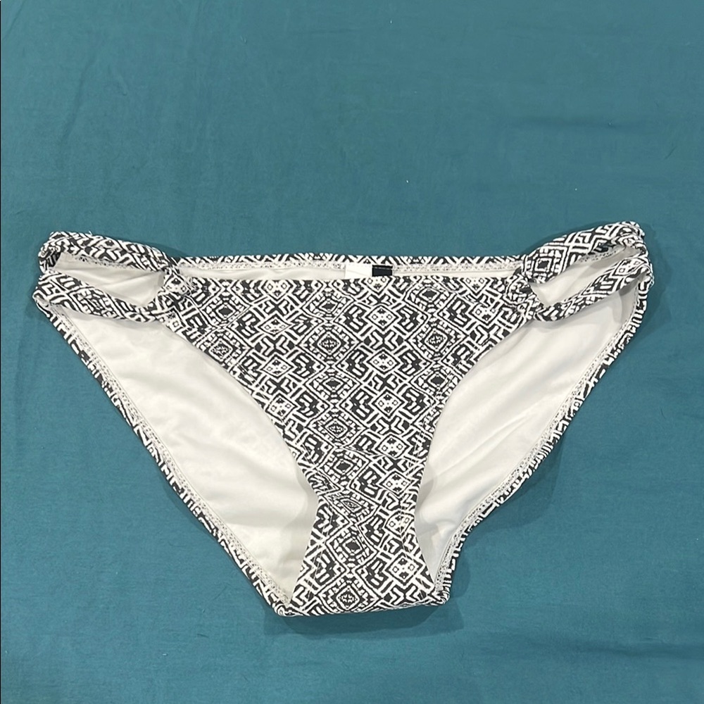 Ninety Nine Gray and White Patterned Bikini Bottom